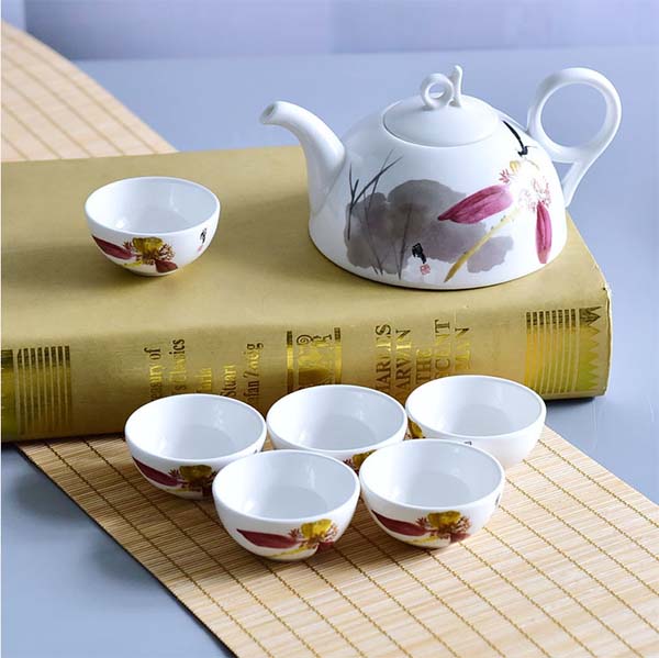 新中式55世纪
功夫茶具套装 结婚礼品定制广告创意画面