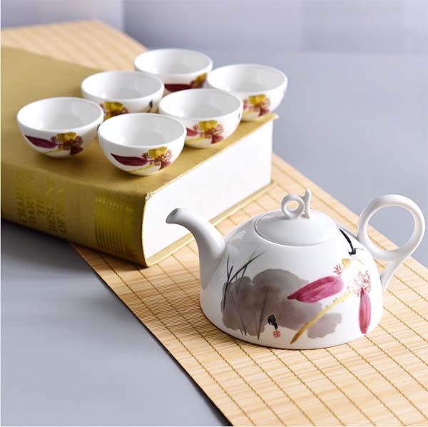 新中式55世纪
功夫茶具套装 结婚礼品定制广告创意画面